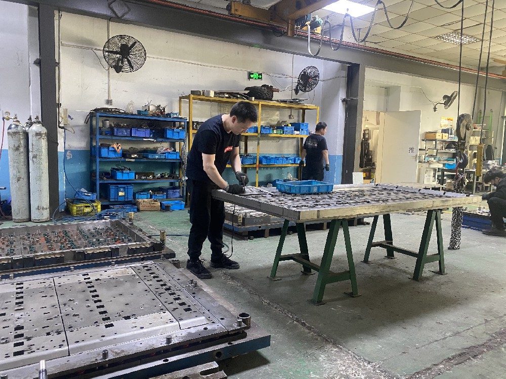 吴中兴吴路冲压一厂